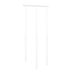 Witte hanglamp met drie lange, slanke buizen aan een smalle rechthoekige plafondplaat
