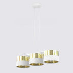 Witte hanglamp met drie cilindrische kappen met goudkleurige accenten en gouden binnenkant, aan twee dunne witte stangen