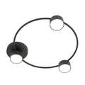 Zwarte plafondlamp met ronde stalen ring en drie cilindervormige spots met witte lichtvlakken