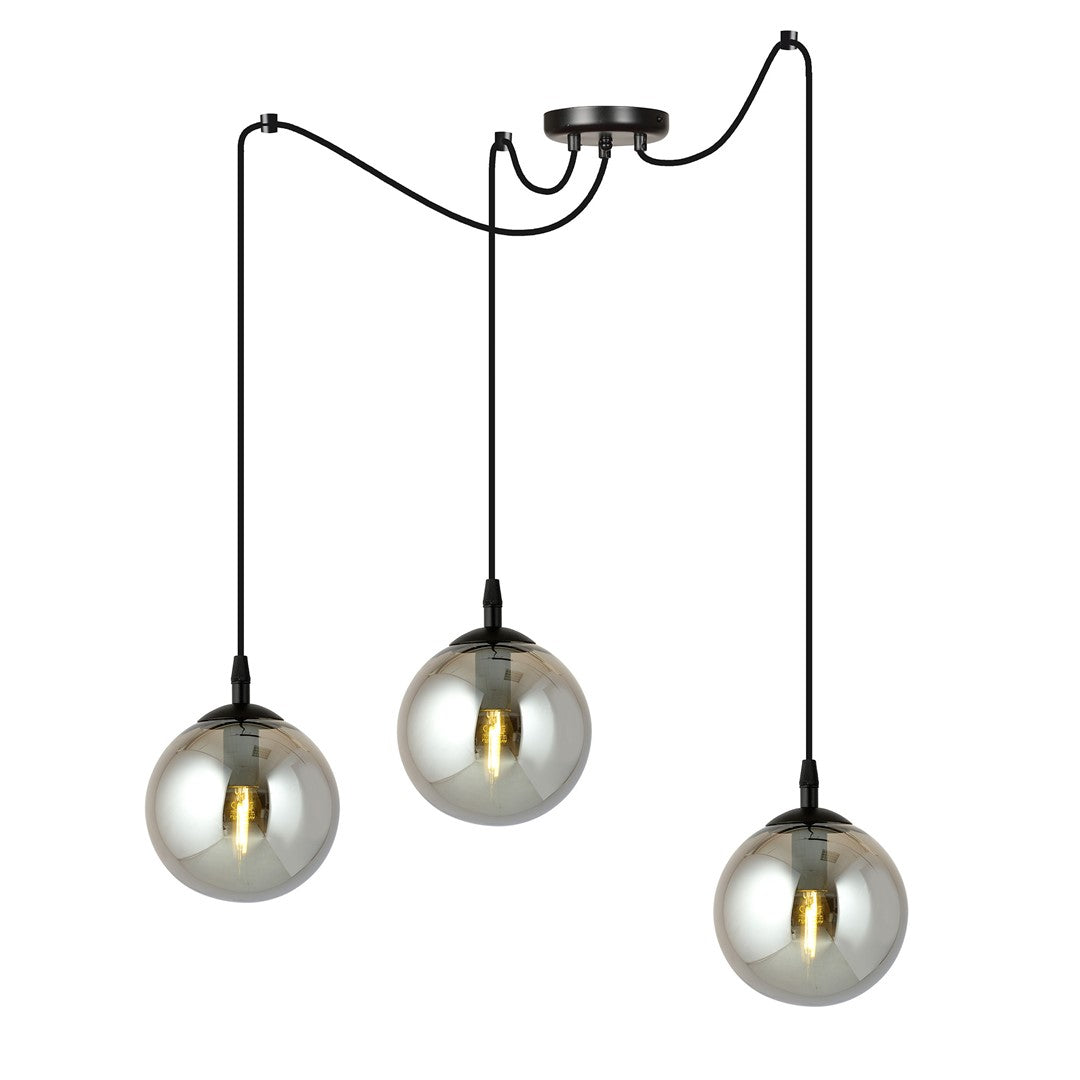 Hanglamp met drie ronde grafietkleurige glazen kappen aan zwarte snoeren en een zwarte ronde plafondplaat