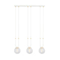 Witte hanglamp met drie transparante glazen bolkappen en gouden details aan een langwerpige luifel