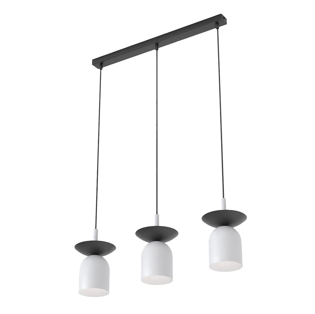 Hanglamp met drie lichtgrijze kappen en zwarte schijfjes aan een zwarte balk