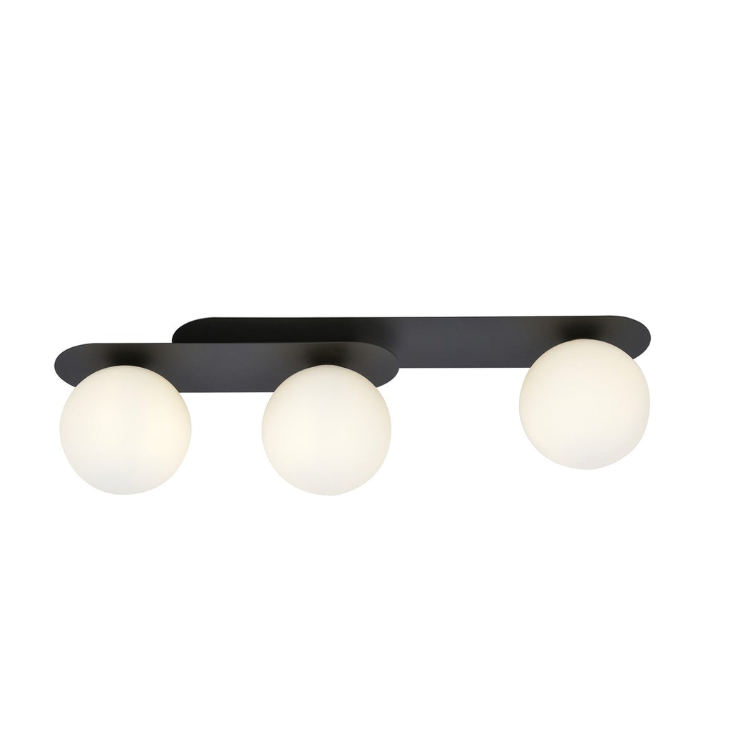 Zwarte plafondlamp met drie ronde witte glazen kappen op twee ovale zwarte plaatjes