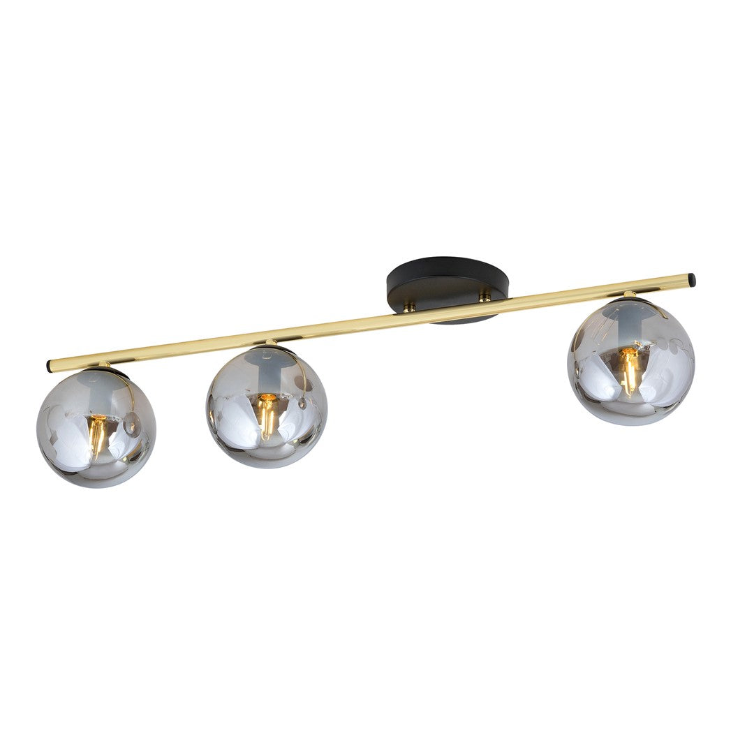 Plafondlamp met gouden buis, zwarte plafondplaat en drie grafietkleurige glazen bollen op een rij