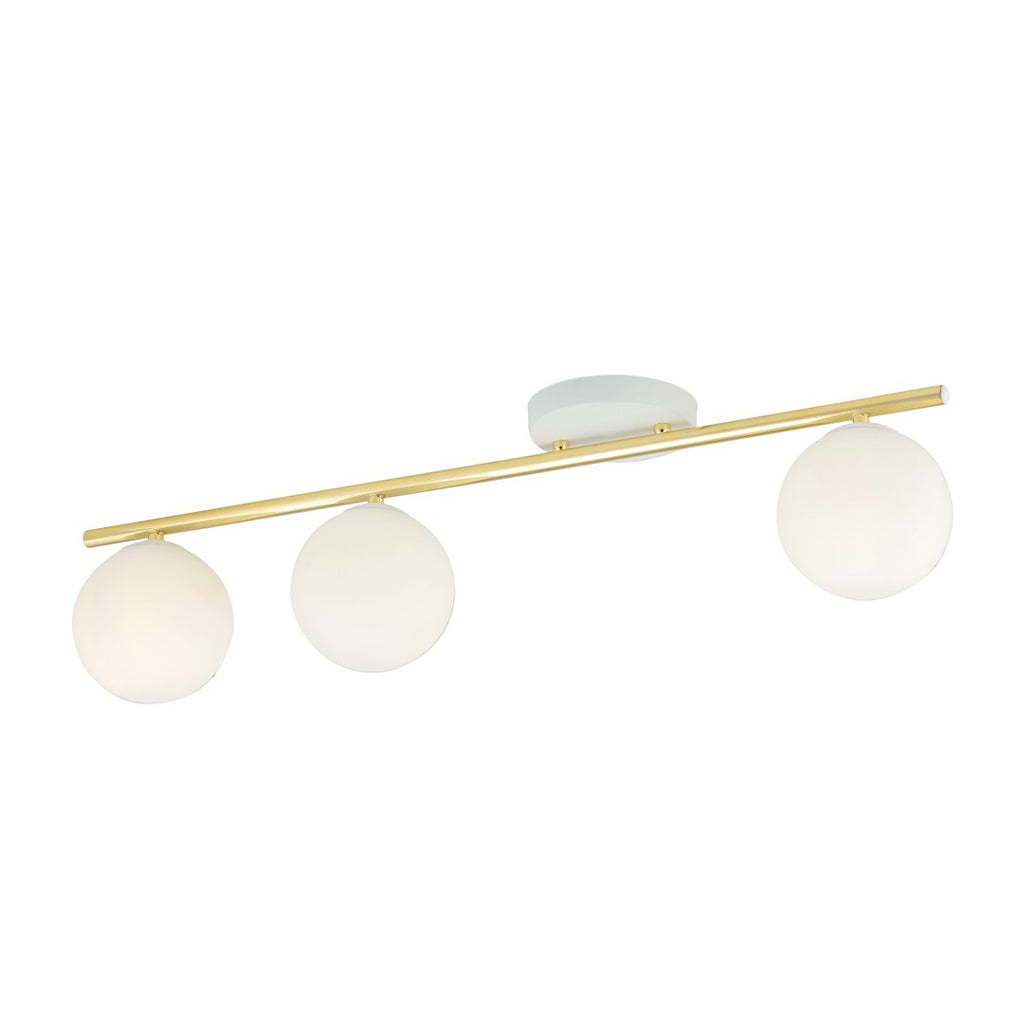 Plafondlamp met gouden stang, witte plafondplaat en drie opaalwitte glazen bollen