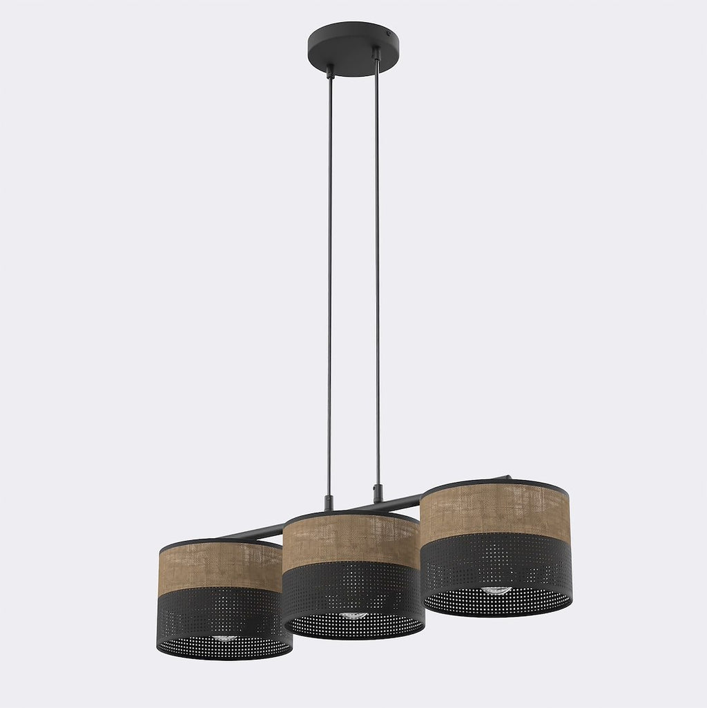 Hanglamp met drie cilindrische kappen in bruine stof en zwart geperforeerd metaal, opgehangen aan een zwarte balk