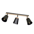 Zwarte plafondlamp met drie spots op een balk met houten accenten