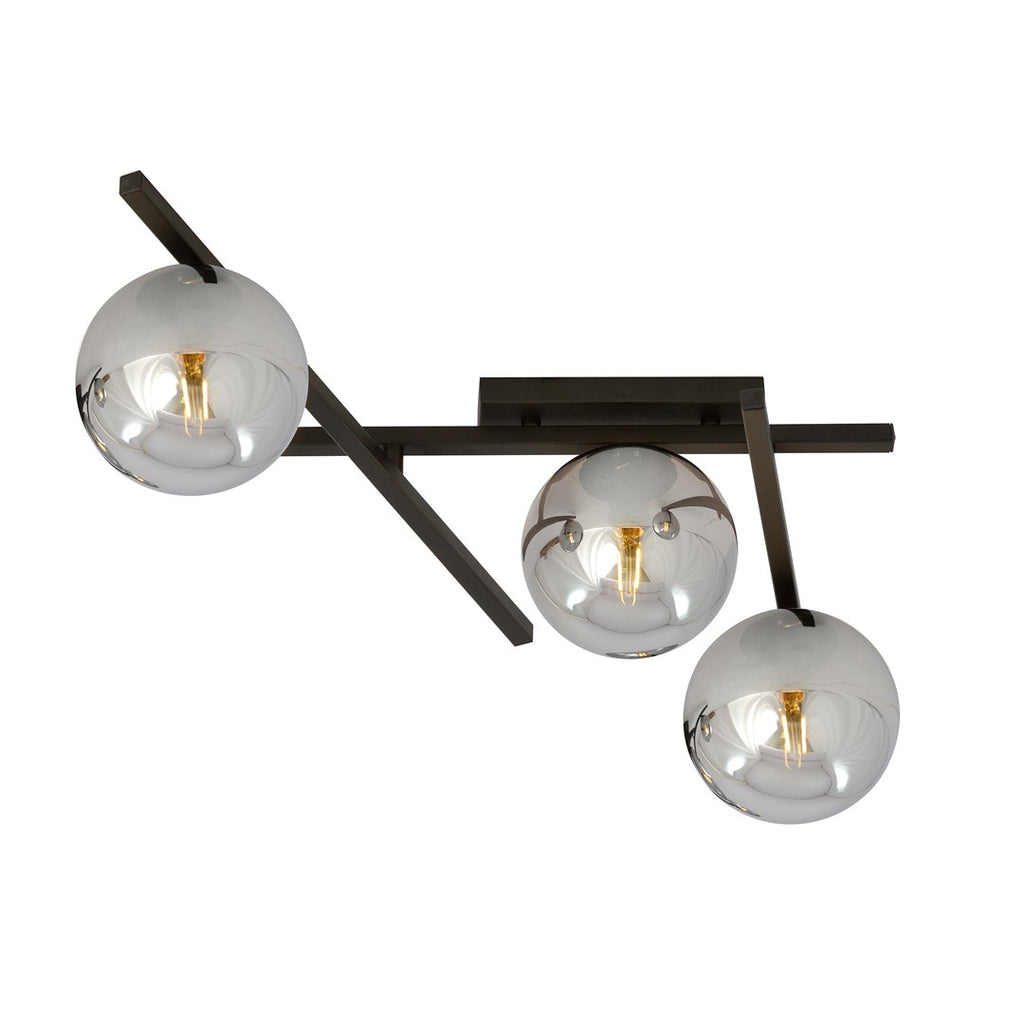 Zwarte plafondlamp met drie ronde grafietkleurige glazen kappen op een stalen frame