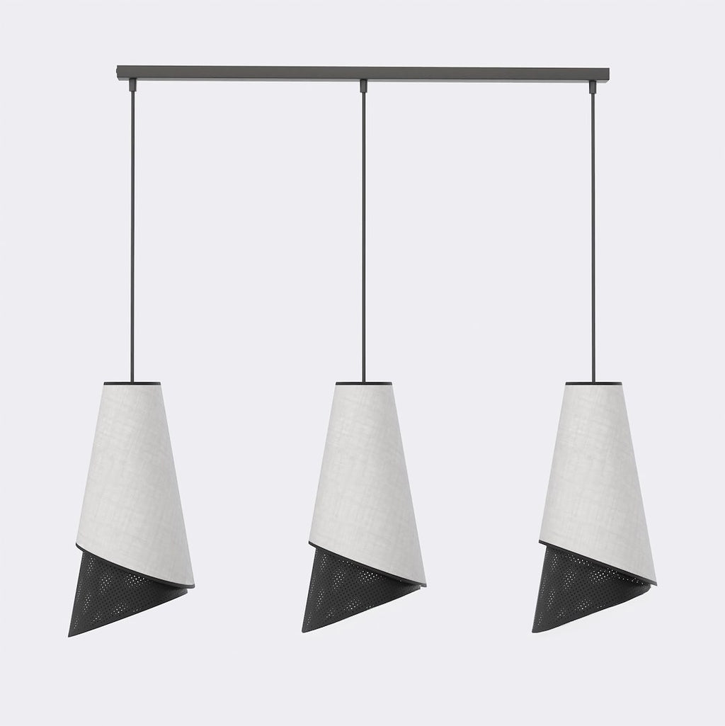 Hanglamp met drie grijze stoffen kappen met zwarte geperforeerde onderzijde aan een zwarte balk