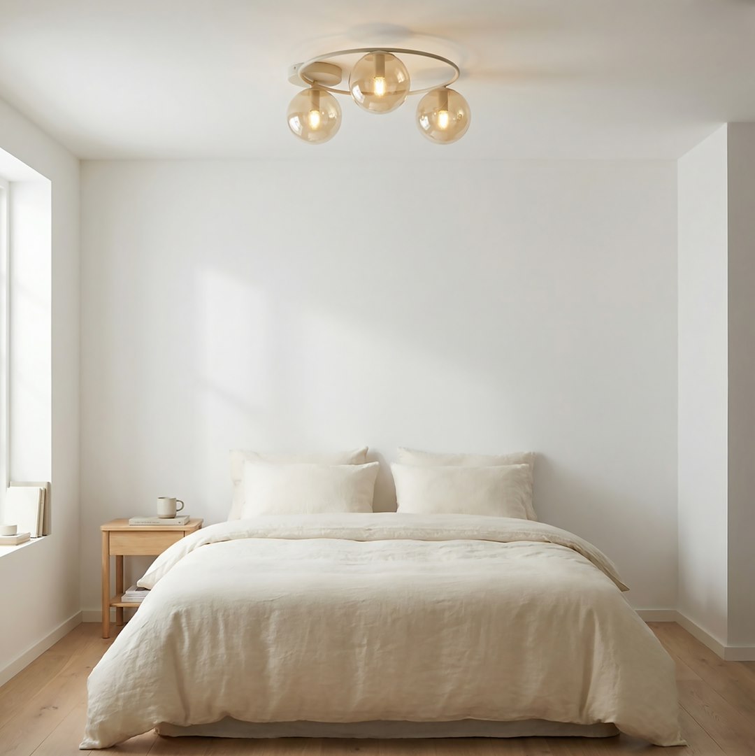 Plafondlamp gepoedercoat staal en glas Sopra, beige met amber glazen kappen, 3 lichtpunten, woonkamer, slaapkamer en hal
