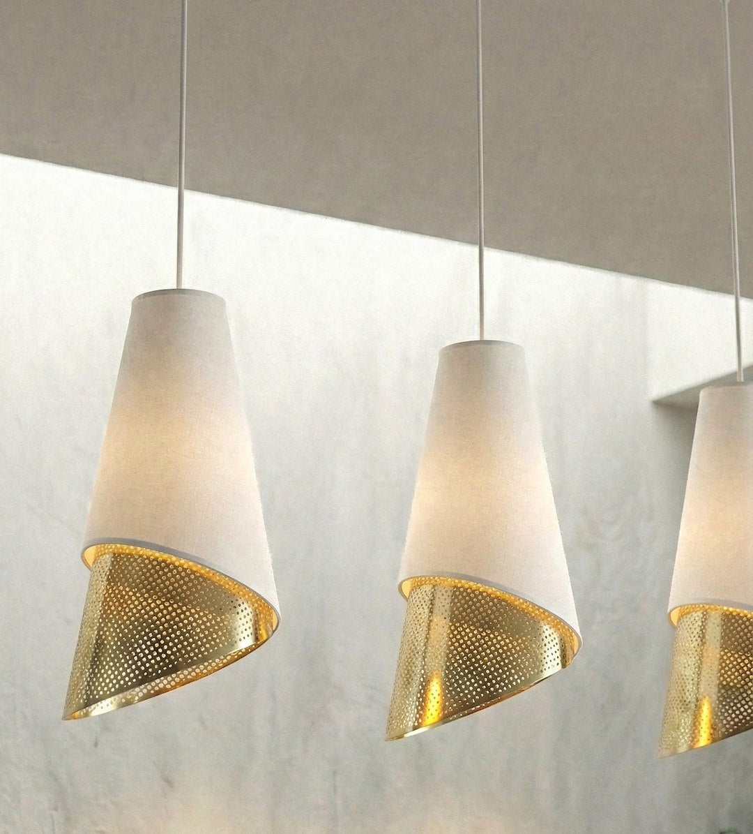 Hanglamp 3-lichts gepoedercoat staal met stoffen kap, modern, wit en goud, 95 cm, voor woonkamer en eetkamer