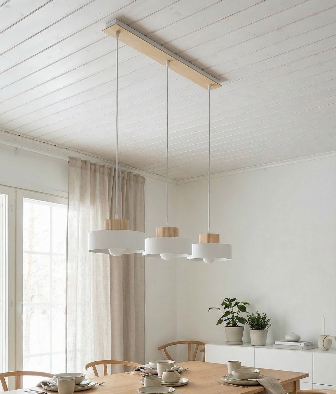 Hanglamp gepoedercoat staal en hout, Scandinavisch Kivi, wit, 73 x 20 cm, 3 fittingen, woonkamer of eetruimte