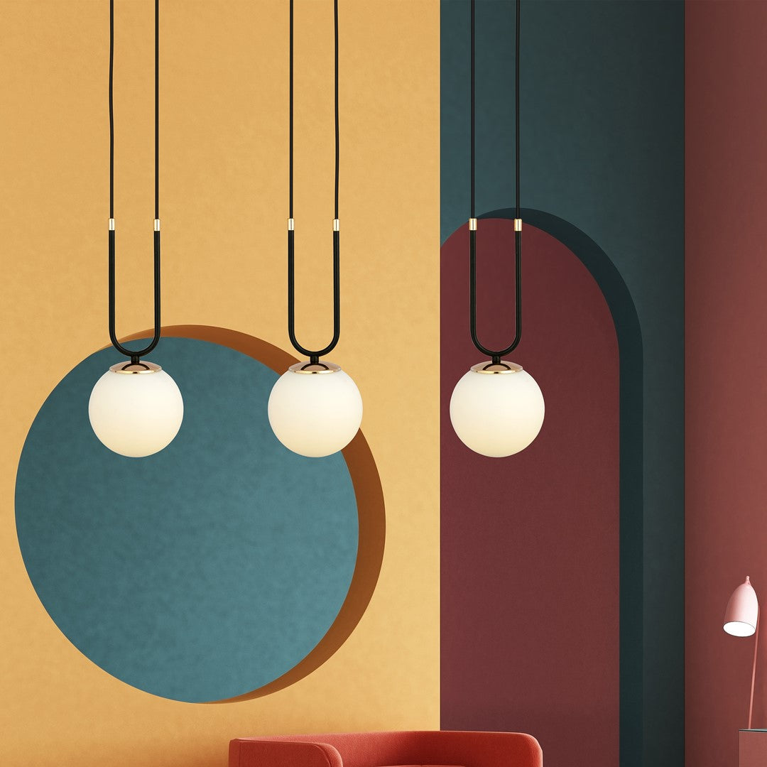 Hanglamp 3-lichts gepoedercoat staal en glas, retro Glam, zwart met witte glazen kappen Ø 15 cm, verstelbare hoogte