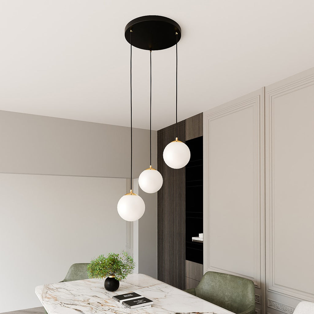 Hanglamp 3 lichts gepoedercoat staal en glas retro zwart met goud, witte glazen kappen Ø 14 cm