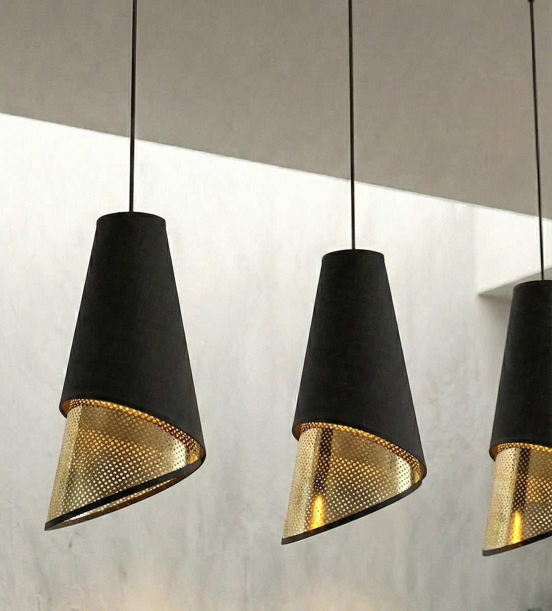 Hanglamp 3-lichts gepoedercoat staal met stoffen kap, Moda, zwart met goud, 95 cm, eettafel en woonkamer