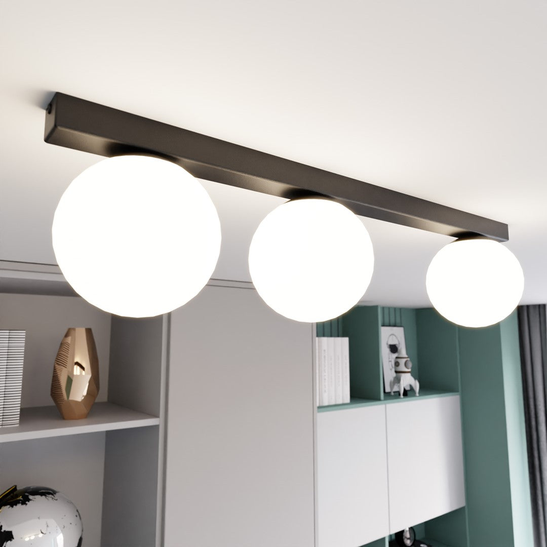 Plafondlamp gepoedercoat staal en glas Fit zwart met witte glazen kappen, 3 lichtpunten E14, 70 cm breed