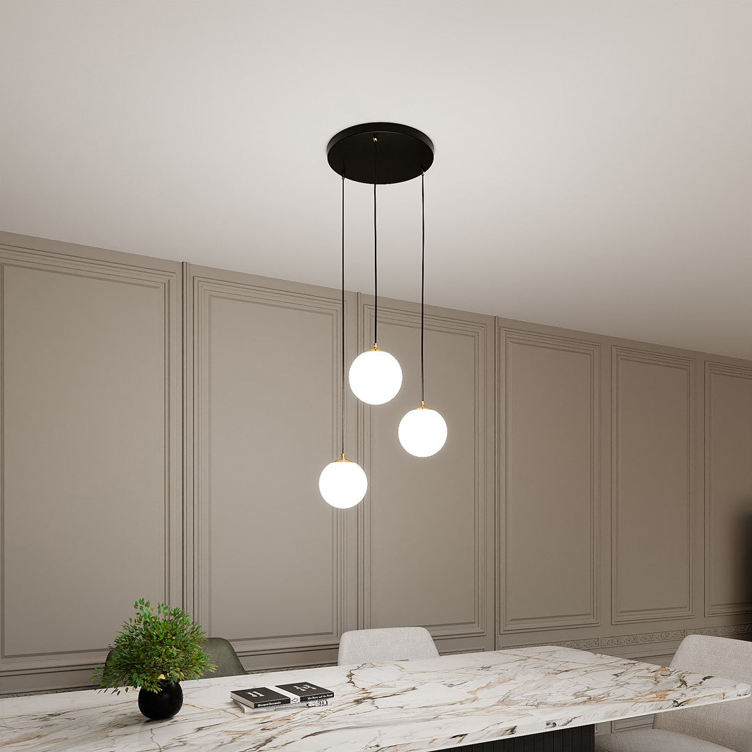 Hanglamp 3 lichts gepoedercoat staal en glas retro zwart met goud, witte glazen kappen Ø 14 cm