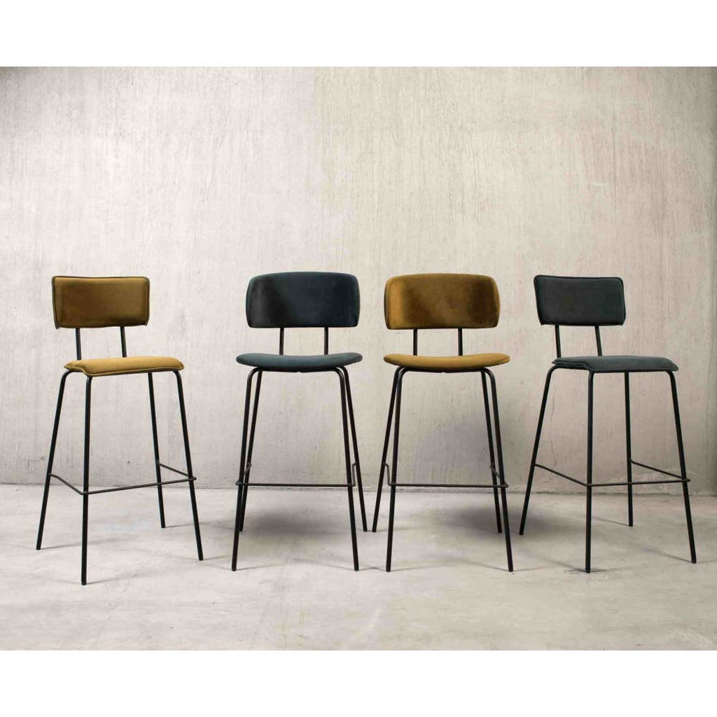 Barkruk bouclé petrol met zwart metalen frame, Society Bo – 112 x 57 x 57,5 cm, zithoogte 82 cm