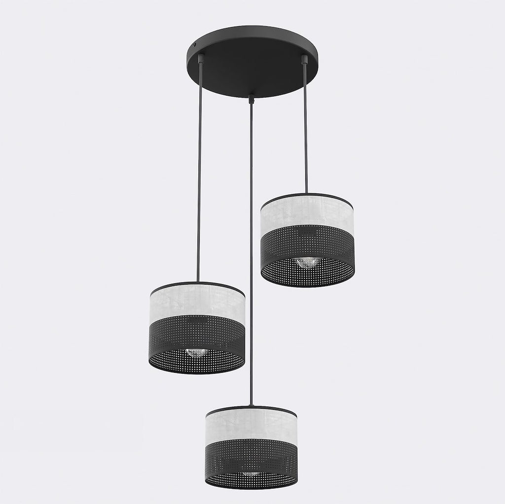 Hanglamp met drie cilindrische kappen in zwart en grijs aan een ronde zwarte plafondplaat