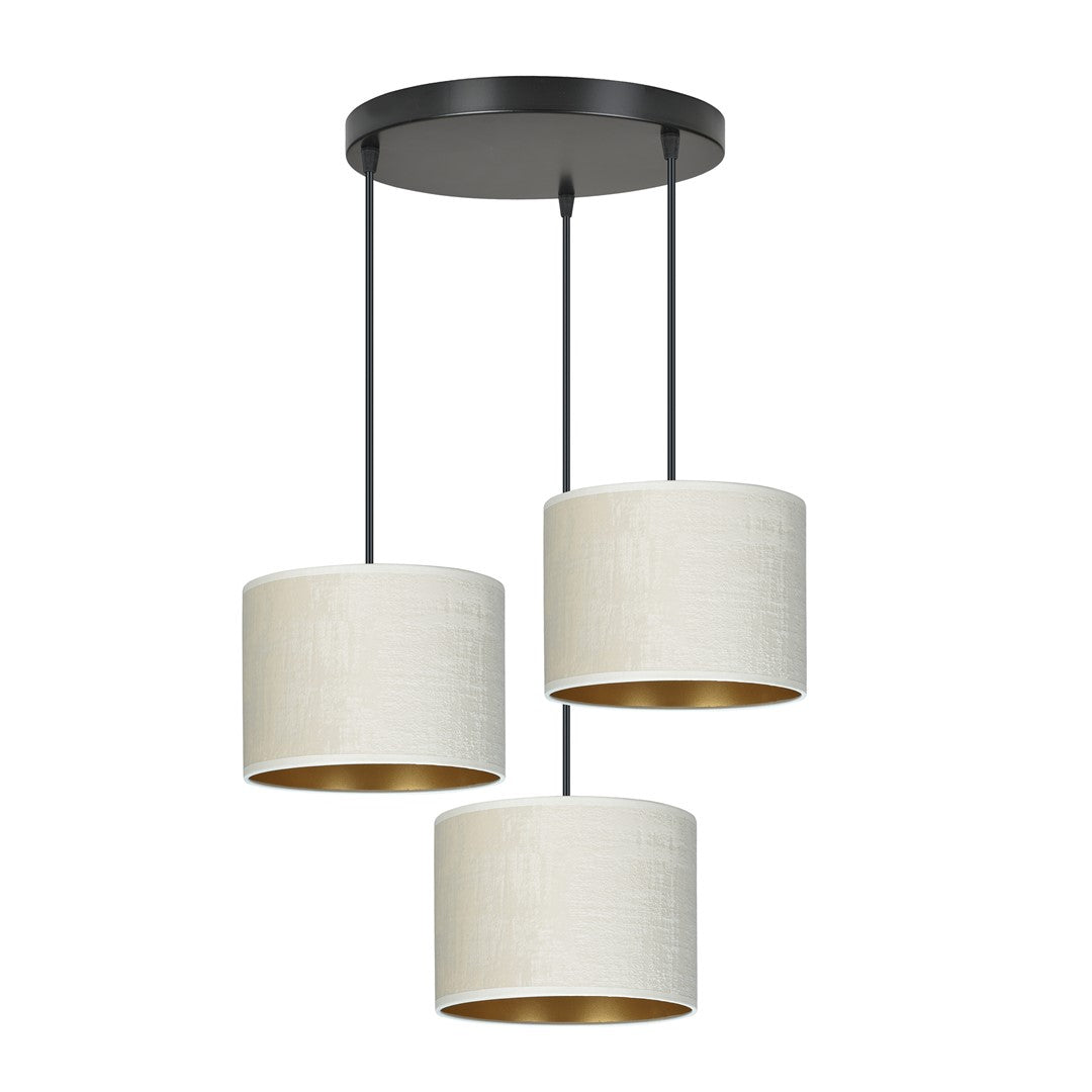 Hanglamp met drie witte stoffen kappen met gouden binnenzijde aan een ronde zwarte canopy