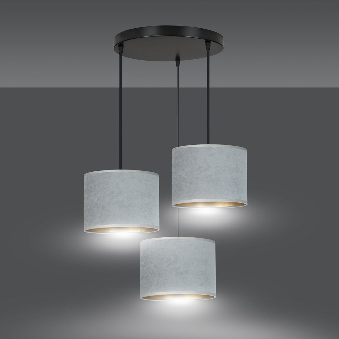 Hanglamp 3 lichts gepoedercoat staal en stof Hilde grijs met gouden binnenzijde, ronde canopy, eettafel