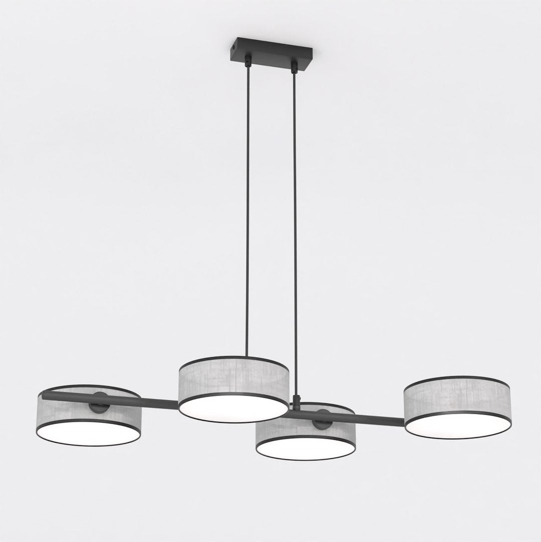 Lineaire hanglamp met vier grijze geweven cilinderkappen en zwart stalen frame, aan twee dunne ophangsnoeren