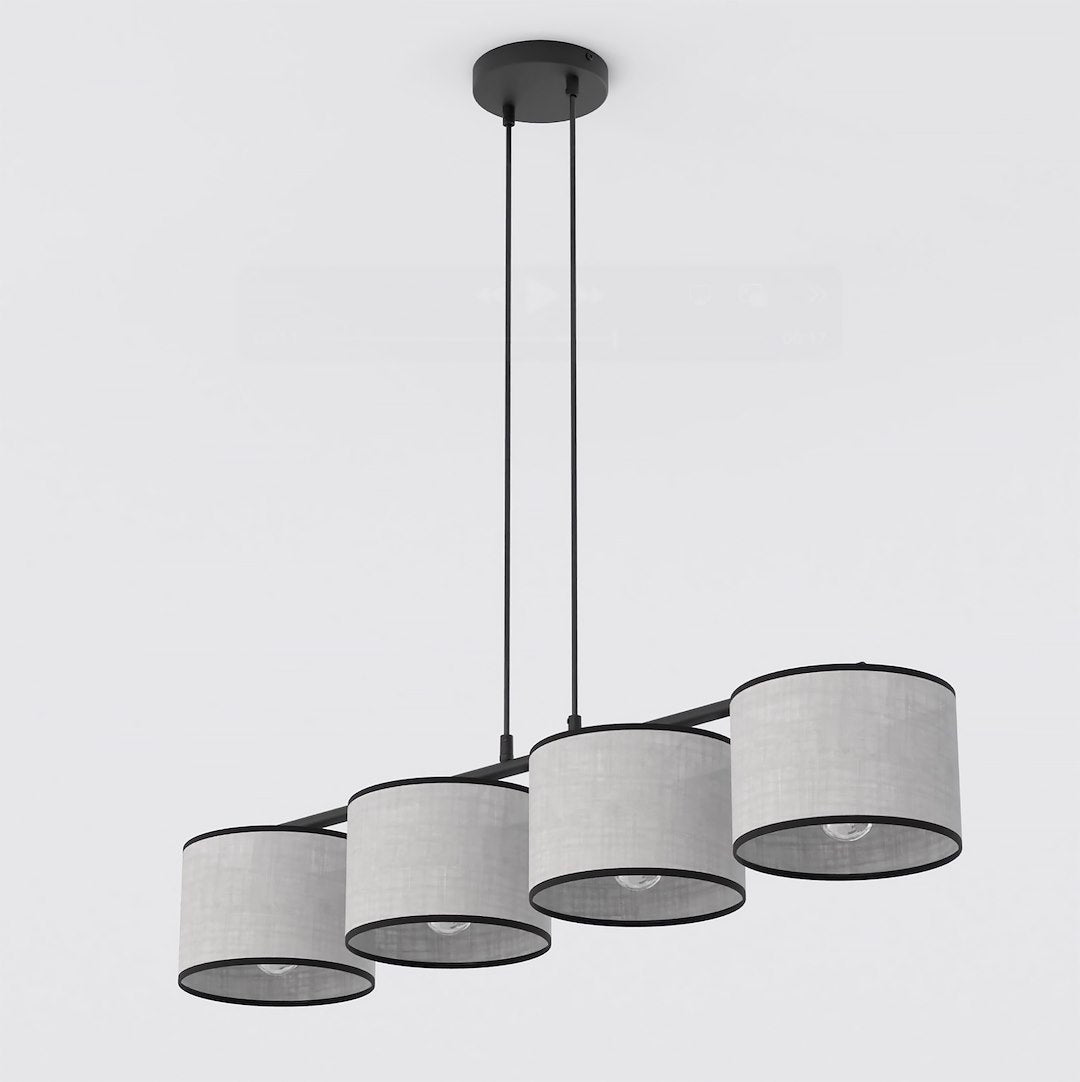 Hanglamp met vier grijze stoffen kappen met zwarte rand aan een zwarte stalen balk met twee ophangsnoeren