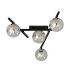 Zwarte plafondlamp met vier grafietkleurige glazen bollen op een open stalen frame