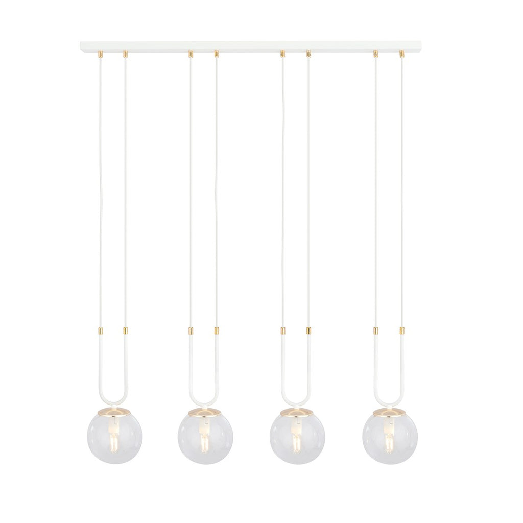 Witte hanglamp met vier ronde transparante glazen kappen en gouden details aan een lange plafondplaat
