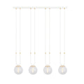 Witte hanglamp met vier ronde transparante glazen kappen en gouden details aan een lange plafondplaat