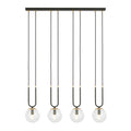 Zwarte hanglamp met vier transparante glazen bollen en goudkleurige details aan een lange plafondbalk
