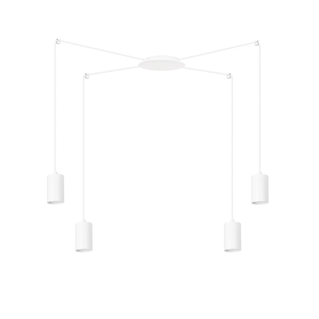Witte hanglamp met vier snoeren en cilindervormige witte kappen aan een ronde plafondplaat