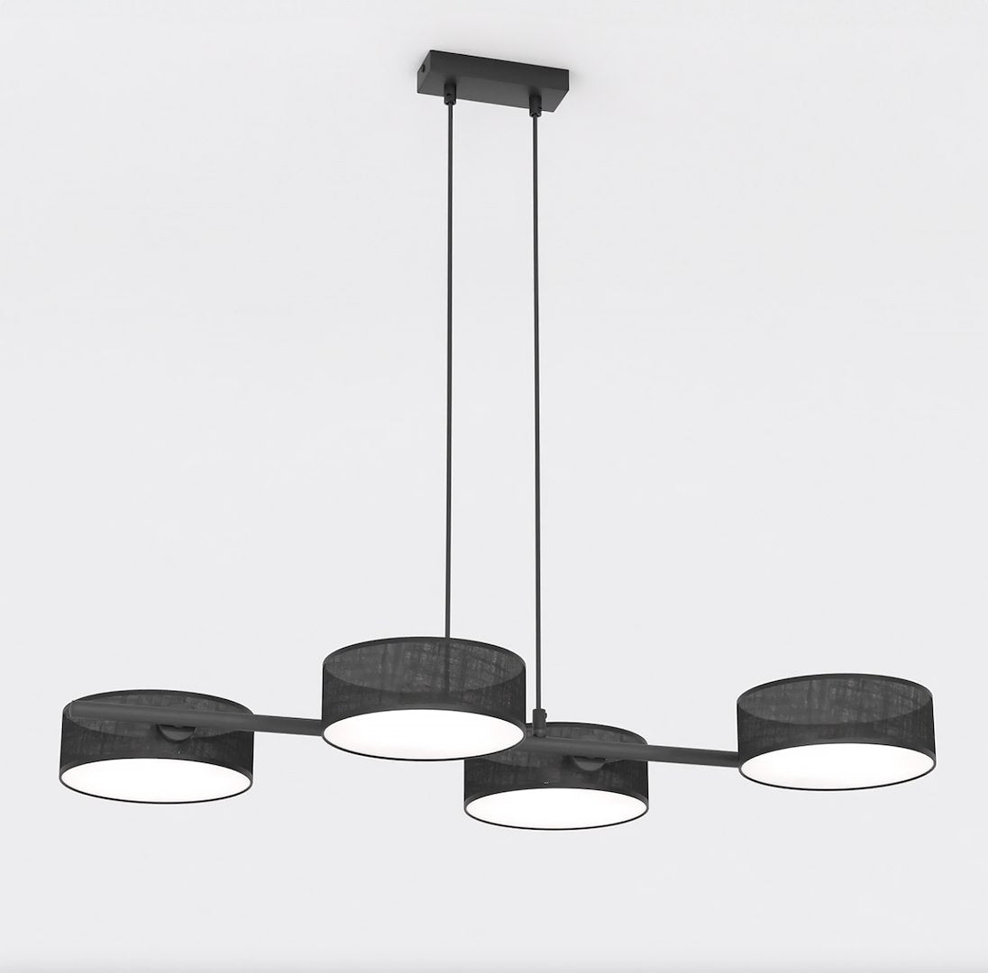 Zwarte lineaire hanglamp met vier cilindervormige geweven kappen aan twee dunne ophangkabels