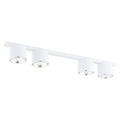 Witte plafondlamp met vier cilindrische spots op een rechte balk, met zilverkleurige reflectoren