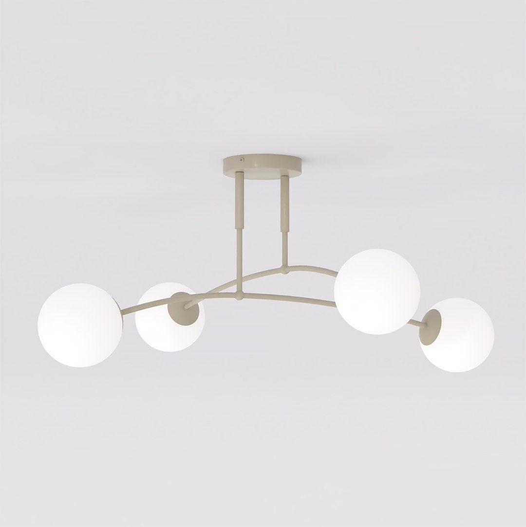 Beige plafondlamp met boogvormig frame en vier witte glazen bollen