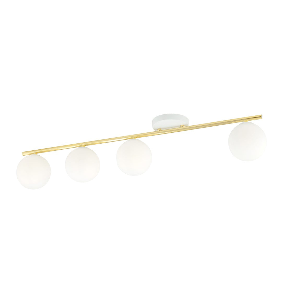 Plafondlamp met gouden buis en vier opaalwitte glazen bollen aan een witte plafondplaat