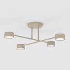 Beige plafondlamp met kruisarm en vier ronde lampen met witte diffusers, tegen een lichte achtergrond