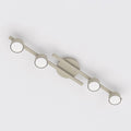 Beige plafondlamp met vier ronde lichtpunten op twee asymmetrische armen rond een ronde plafondplaat
