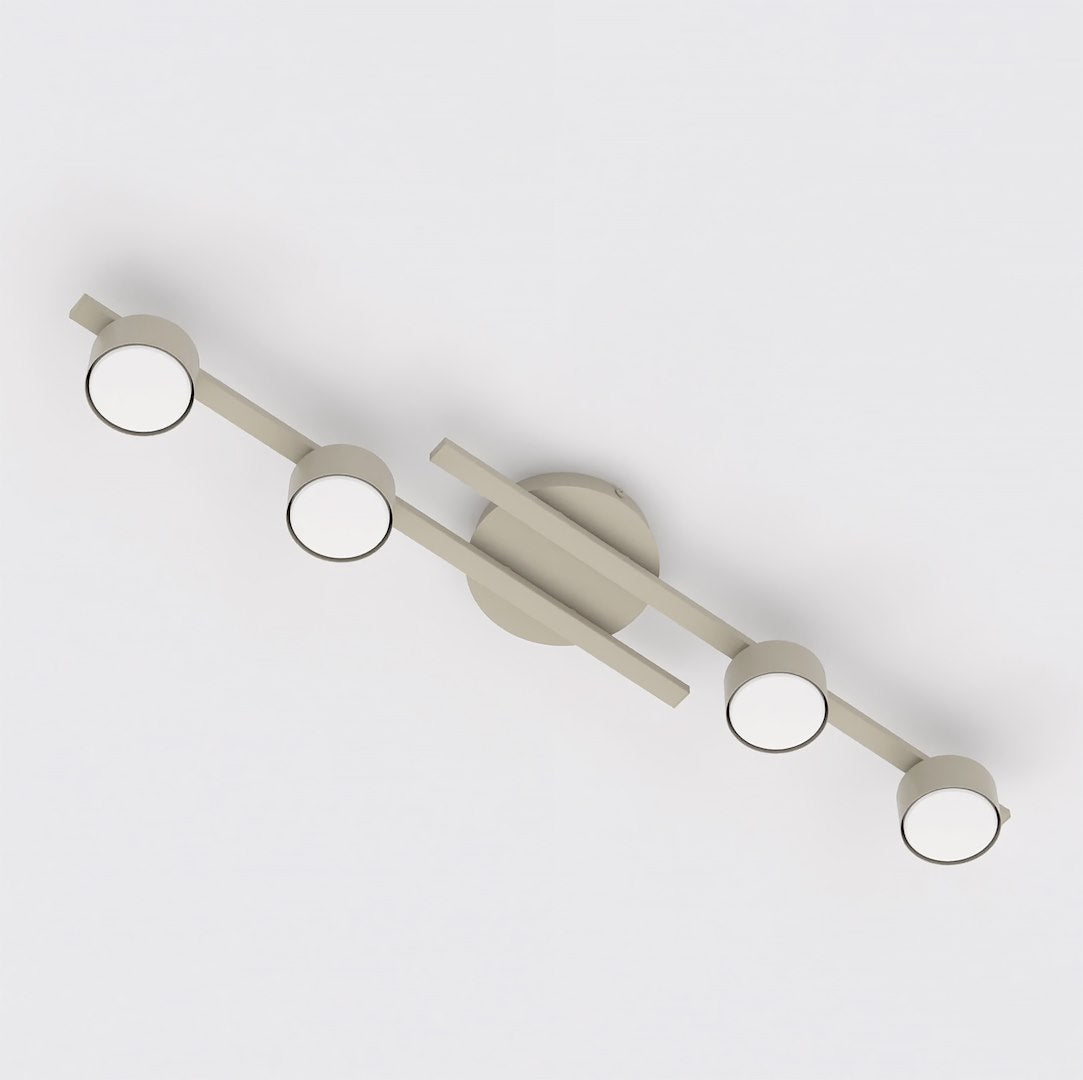 Beige plafondlamp met vier ronde lichtpunten op twee asymmetrische armen rond een ronde plafondplaat
