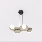Hanglamp gepoedercoat staal minimalistisch mokka met witte kapjes, 4 lichtpunten G9, eetkamer en kookeiland