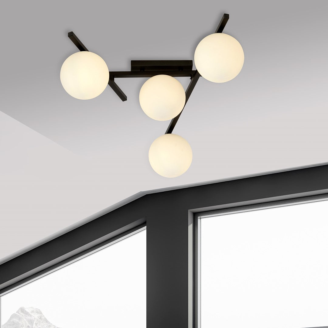 Plafondlamp gepoedercoat staal en glas Smart 4 lichts, zwart met witte kappen, 63 x 25 cm