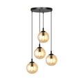 Zwarte hanglamp met vier amberkleurige glazen bollen aan een ronde plafondplaat, op verschillende hoogtes