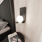Wandlamp minimalistisch gepoedercoat staal en glas, zwart met witte glazen kap Ø 14 cm, 15 x 30 cm, voor gang en trap