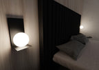 Wandlamp minimalistisch gepoedercoat staal en glas, zwart met witte glazen kap Ø 14 cm, 15 x 30 cm, voor gang en trap