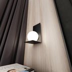 Wandlamp minimalistisch gepoedercoat staal en glas, zwart met witte glazen kap Ø 14 cm, 15 x 30 cm, voor gang en trap