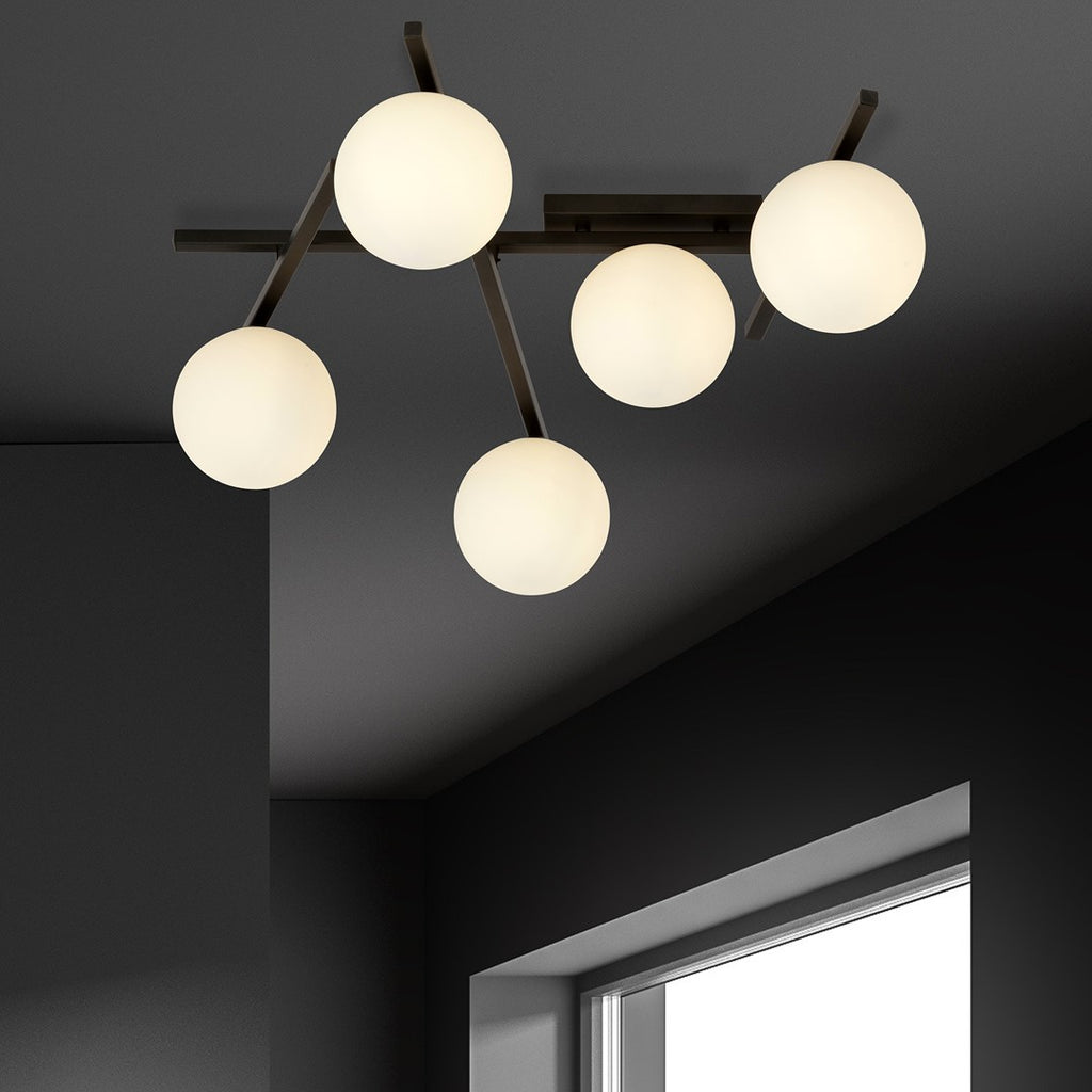 Plafondlamp gepoedercoat staal en glas Smart modern zwart met witte kappen, 67 x 25 cm, 5 fittingen