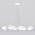 Witte lineaire hanglamp met zes halfronde kappen en matte lichtbollen, opgehangen aan twee dunne kabels