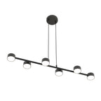 Zwarte hanglamp met horizontale balk en zes cilindervormige armaturen, opgehangen aan twee dunne staven