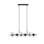 Zwarte hanglamp met zes transparante glazen kappen, opgehangen met twee dunne stangen aan een rechthoekige plafondplaat