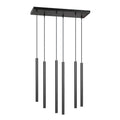 Zwarte hanglamp met zes lange, slanke buizen aan een rechthoekige plafondplaat